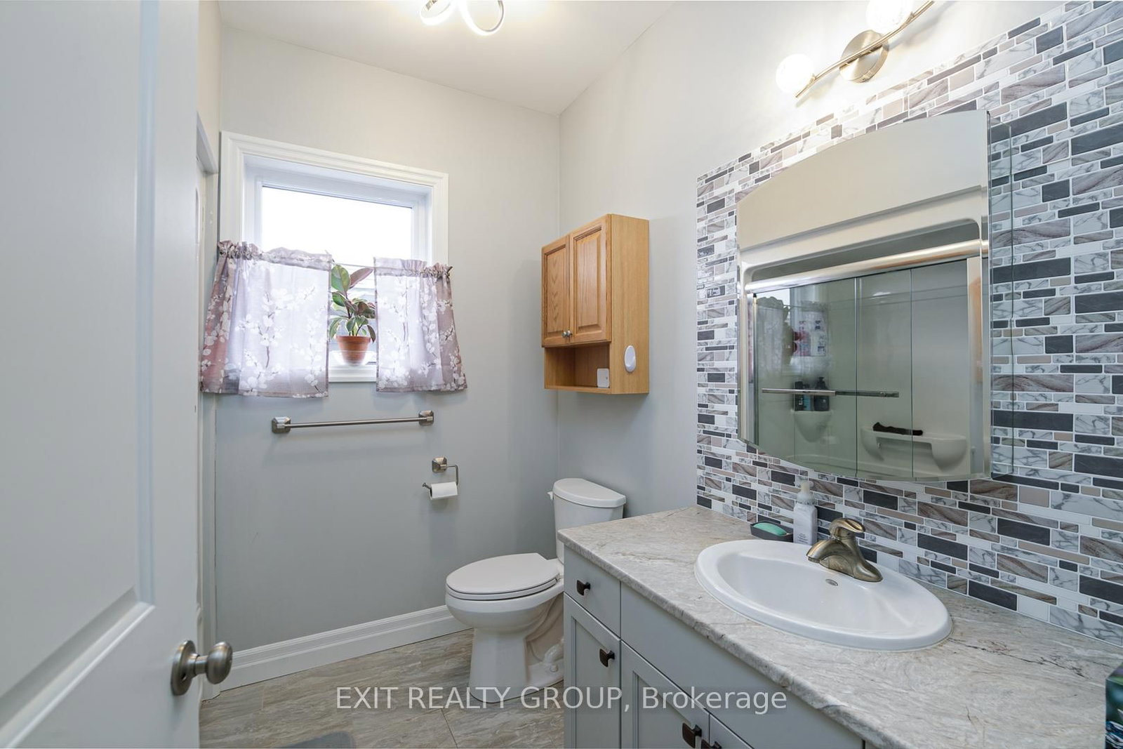 Detached House for sale at 16 Matheos Crescent, Quinte West, Ontario, K8V 0L2 - Murray Ward - MLS: X12798852