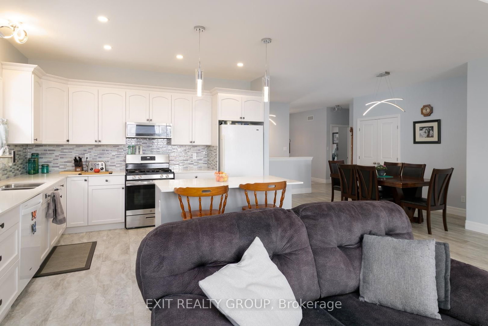 Detached House for sale at 16 Matheos Crescent, Quinte West, Ontario, K8V 0L2 - Murray Ward - MLS: X12798852