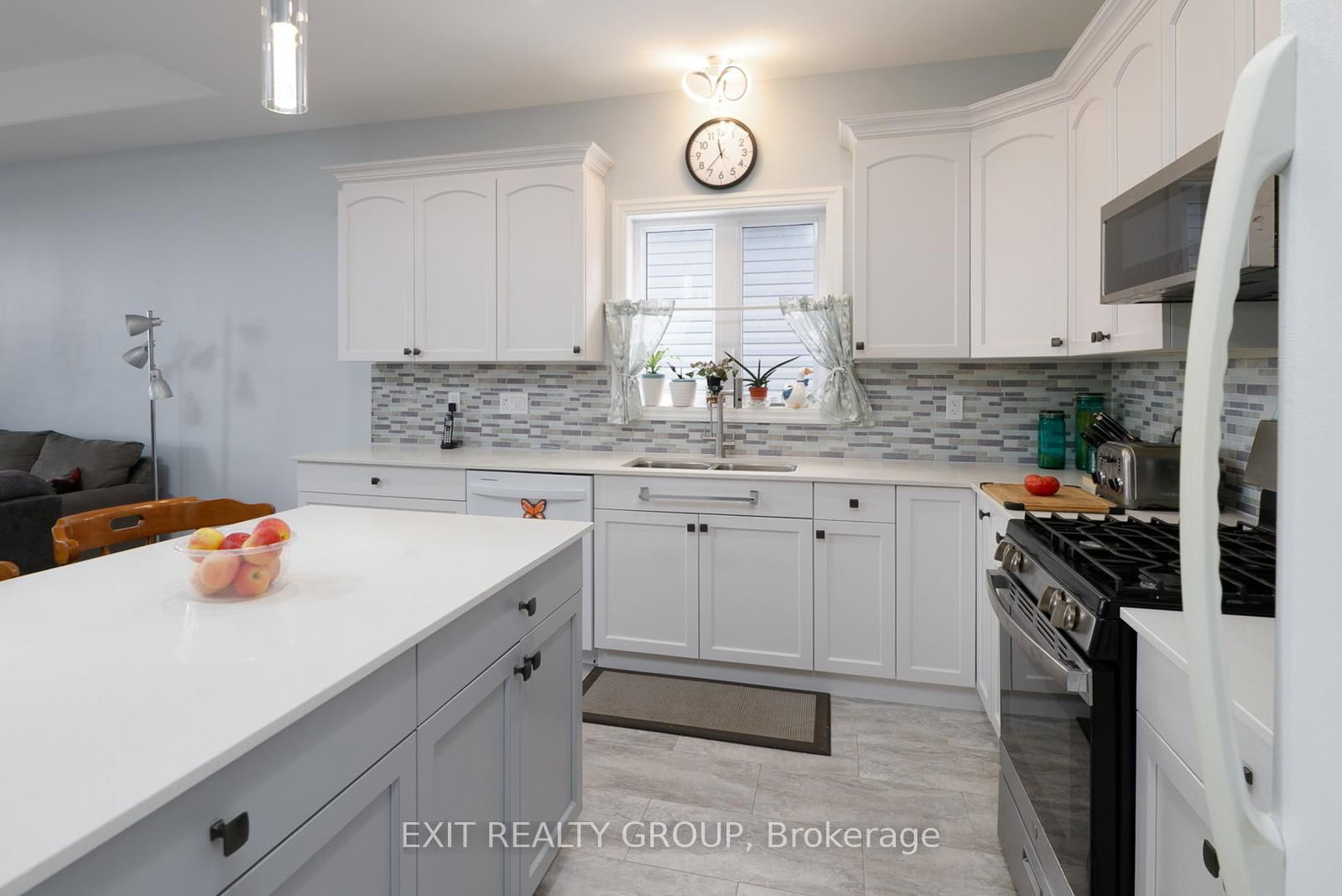 Detached House for sale at 16 Matheos Crescent, Quinte West, Ontario, K8V 0L2 - Murray Ward - MLS: X12798852