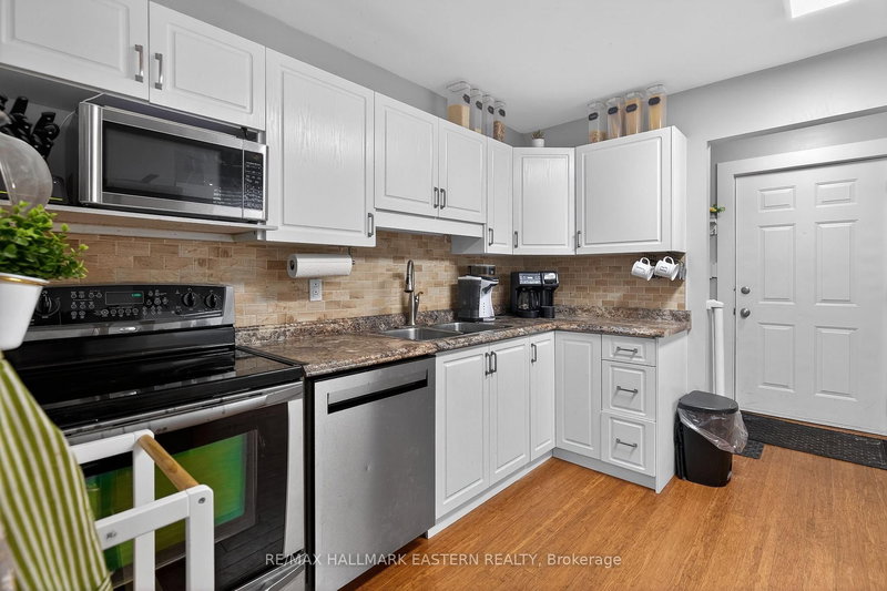 488 Crystal Dr, Peterborough, K9J 8G8 | Image 2