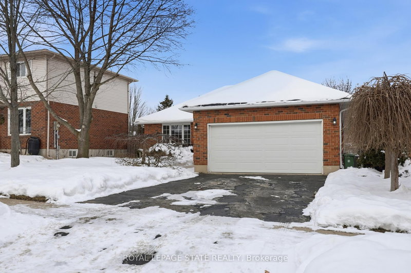 5 Linington Tr, Hamilton, L9H 6Z5 | Image 2