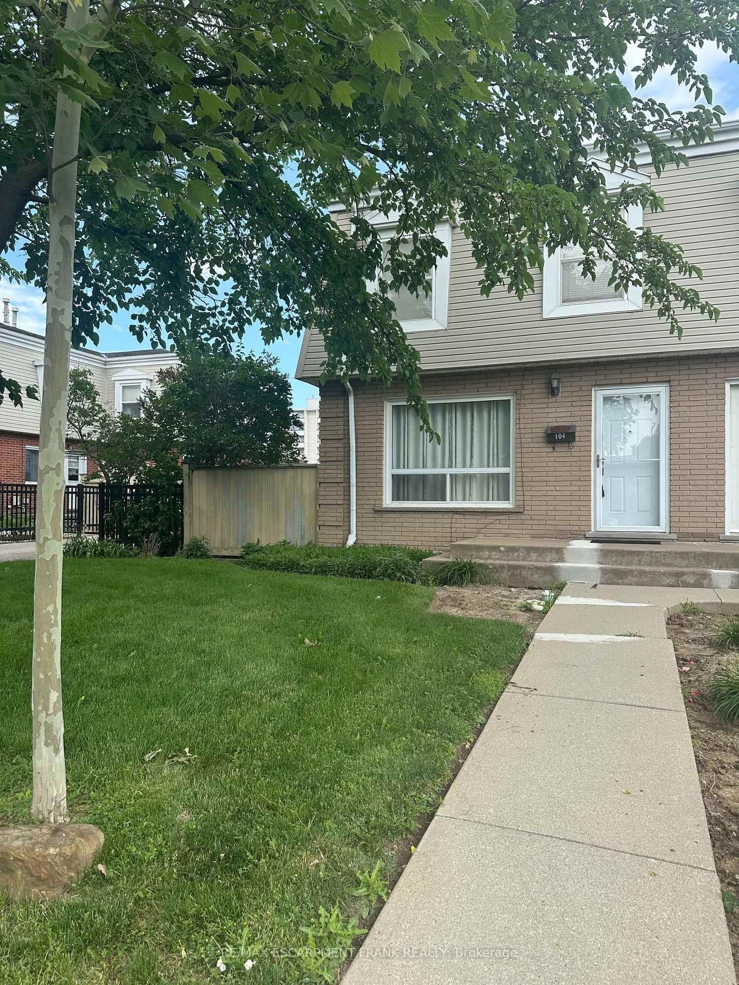 104 Neil Avenue • Hamilton, ON photo 2