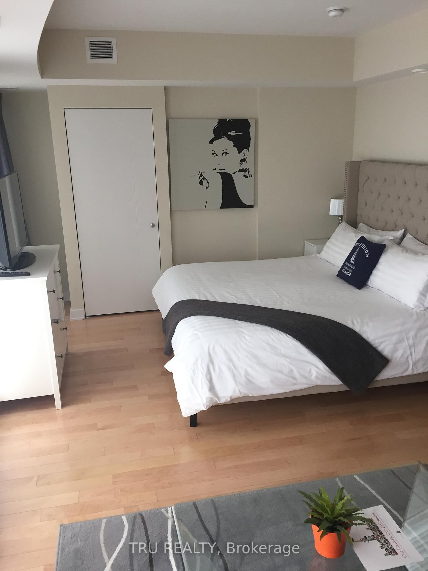 40 Nepean Street, Unit 1404 - Photo 9