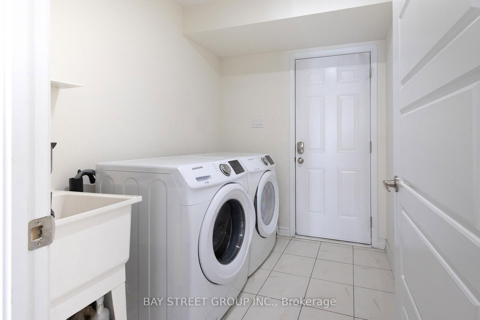 Townhouse for sale at 11-230 Avonsyde Boulevard, Hamilton, Ontario, L8B 1T9 - Waterdown - MLS: X12800602