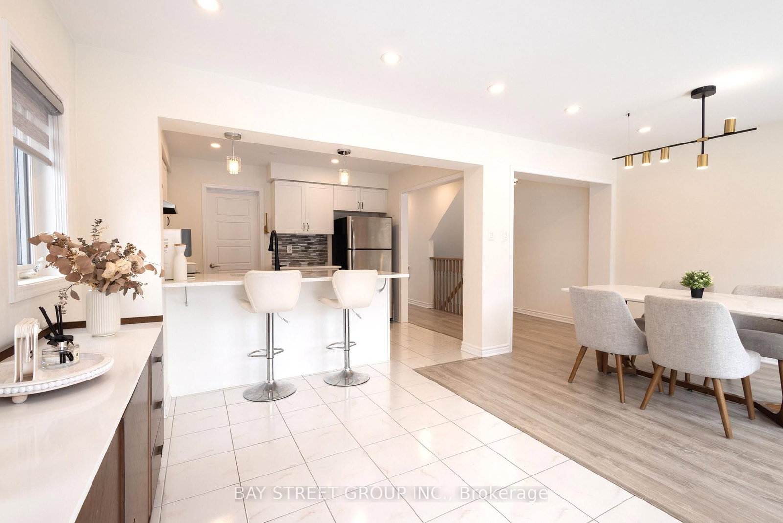 Townhouse for sale at 11-230 Avonsyde Boulevard, Hamilton, Ontario, L8B 1T9 - Waterdown - MLS: X12800602