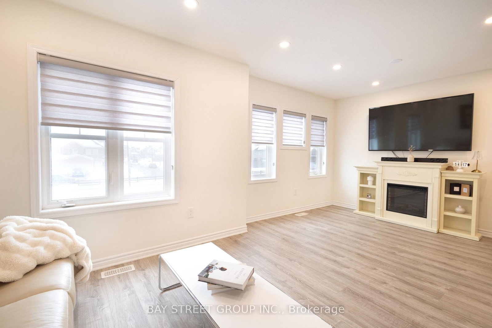 Townhouse for sale at 11-230 Avonsyde Boulevard, Hamilton, Ontario, L8B 1T9 - Waterdown - MLS: X12800602