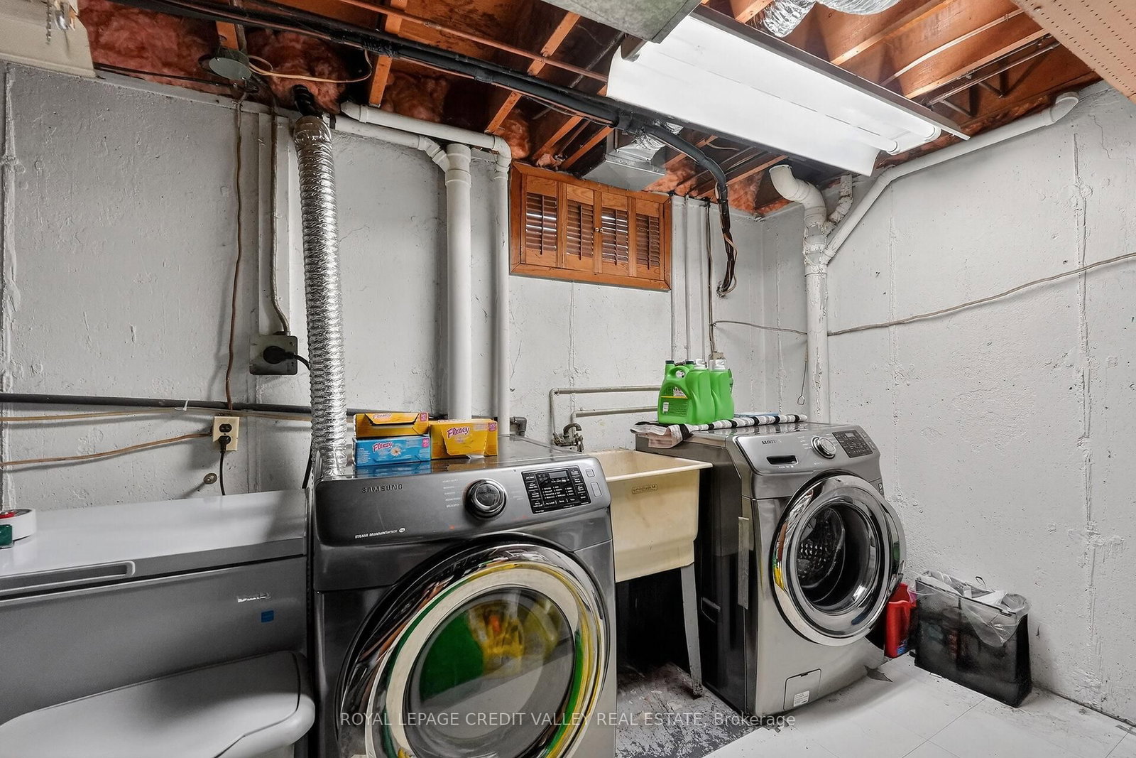 Semi-Detached House for sale at 20 Nottingham Court, Welland, Ontario, L3C 5X5 - N. Welland - MLS: X12801580