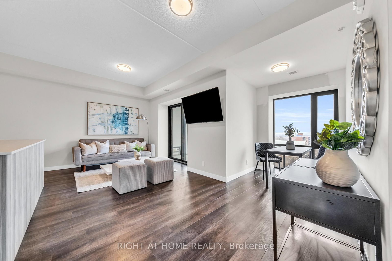 Condo for sale at 807-15 Queen Street, Hamilton, Ontario, L8P 0C6 - Central - MLS: X12801696