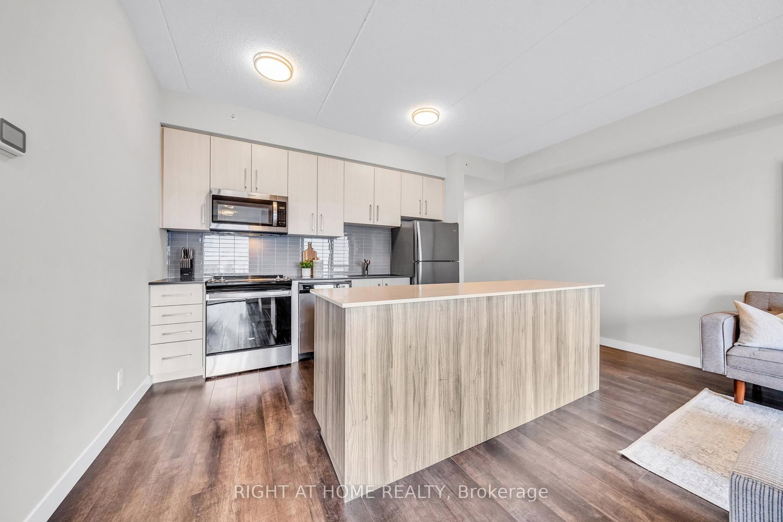 Condo for sale at 807-15 Queen Street, Hamilton, Ontario, L8P 0C6 - Central - MLS: X12801696