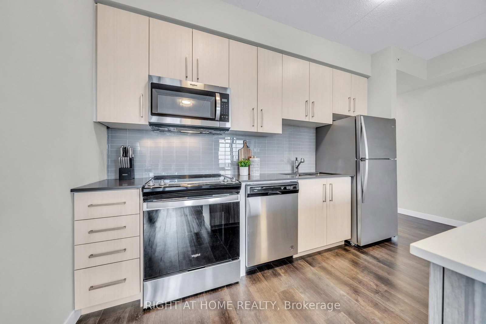 Condo for sale at 807-15 Queen Street, Hamilton, Ontario, L8P 0C6 - Central - MLS: X12801696