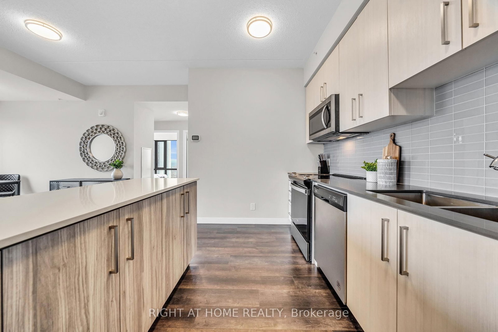 Condo for sale at 807-15 Queen Street, Hamilton, Ontario, L8P 0C6 - Central - MLS: X12801696