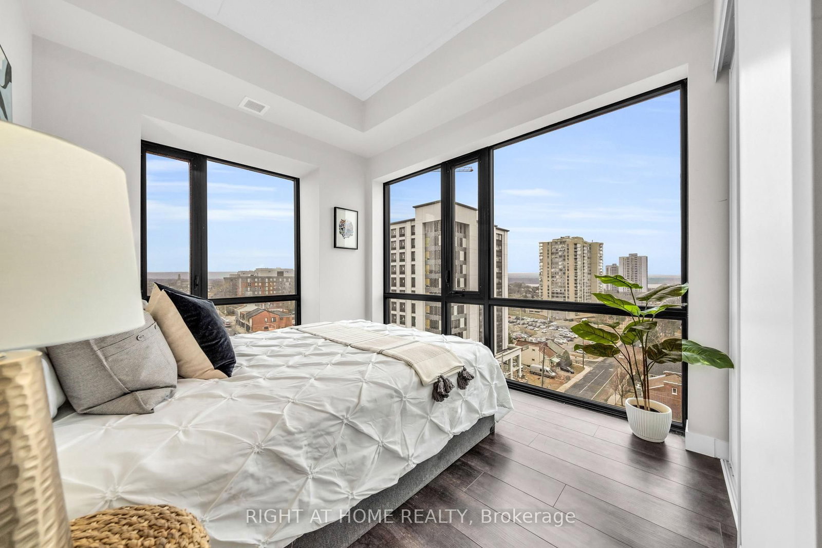 Condo for sale at 807-15 Queen Street, Hamilton, Ontario, L8P 0C6 - Central - MLS: X12801696