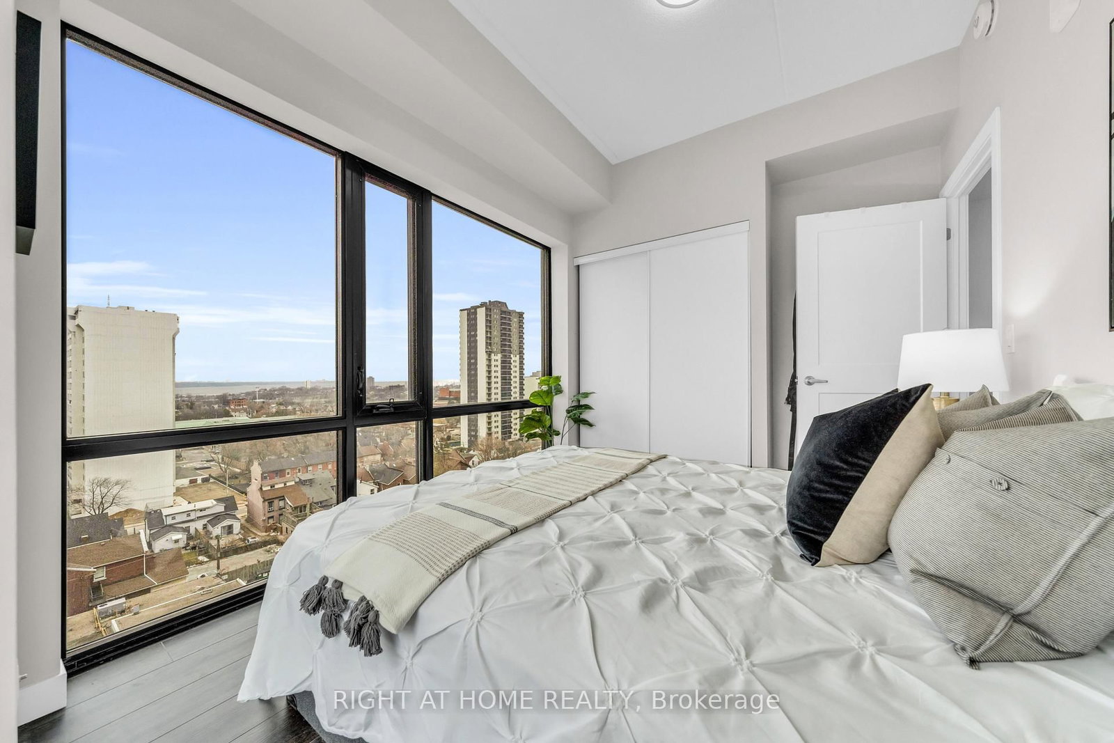 Condo for sale at 807-15 Queen Street, Hamilton, Ontario, L8P 0C6 - Central - MLS: X12801696