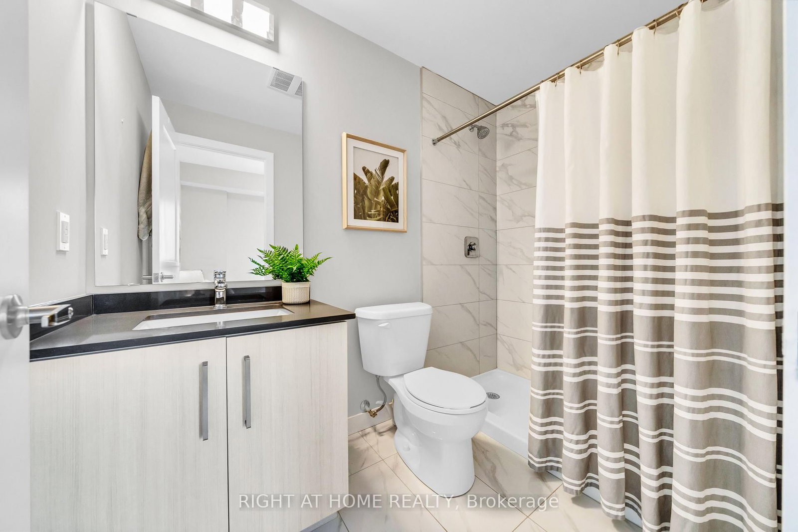 Condo for sale at 807-15 Queen Street, Hamilton, Ontario, L8P 0C6 - Central - MLS: X12801696