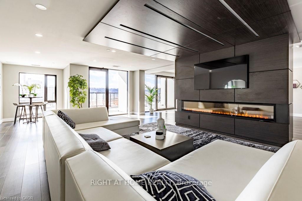 Condo for sale at 807-15 Queen Street, Hamilton, Ontario, L8P 0C6 - Central - MLS: X12801696