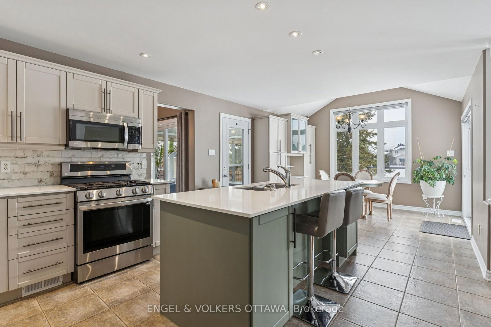 Detached House for sale at 76 Frontenac Boulevard, Russell, Ontario, K0A 1W0 - Embrun - MLS: X12801962