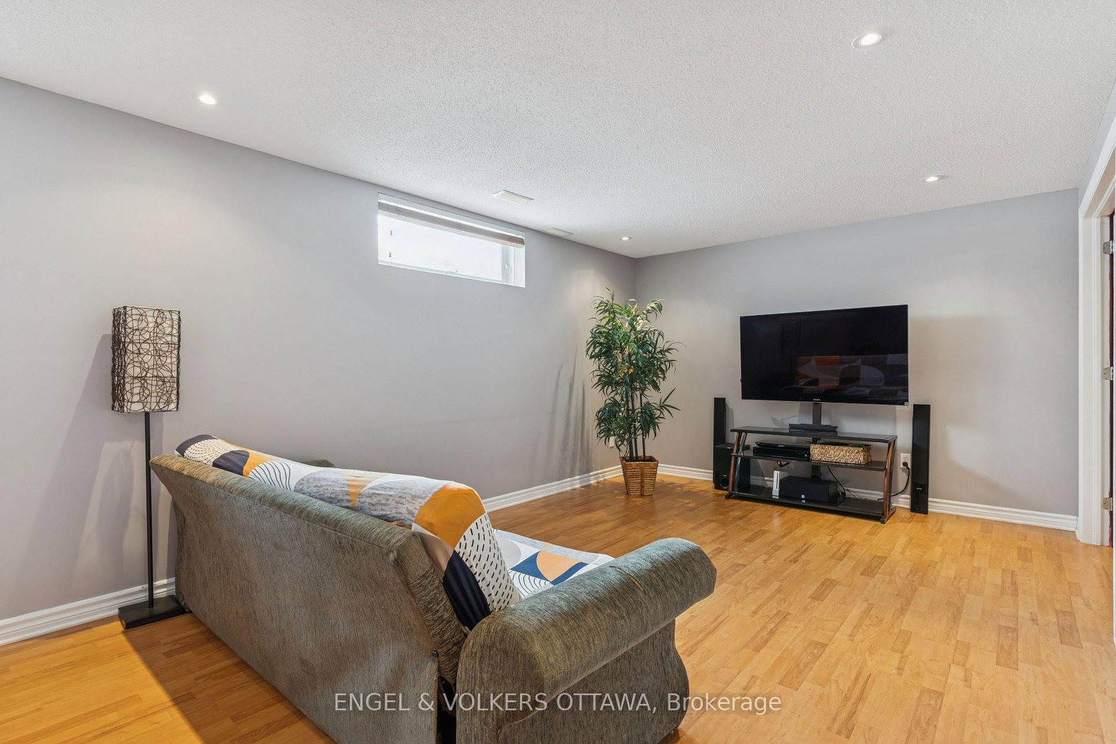 Detached House for sale at 76 Frontenac Boulevard, Russell, Ontario, K0A 1W0 - Embrun - MLS: X12801962