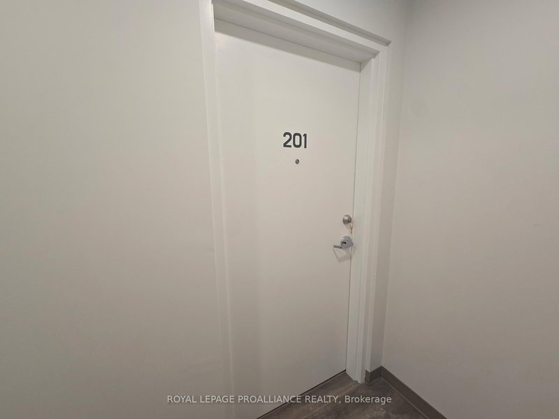 201 - 241 Front St, Belleville, K8N 2Z6 | Image 3