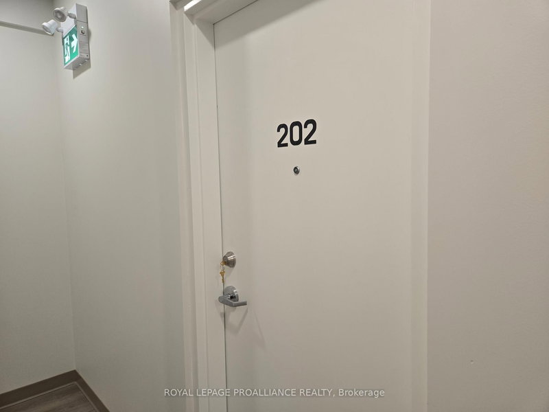 202 - 241 Front St, Belleville, K8N 2Z6 | Image 3