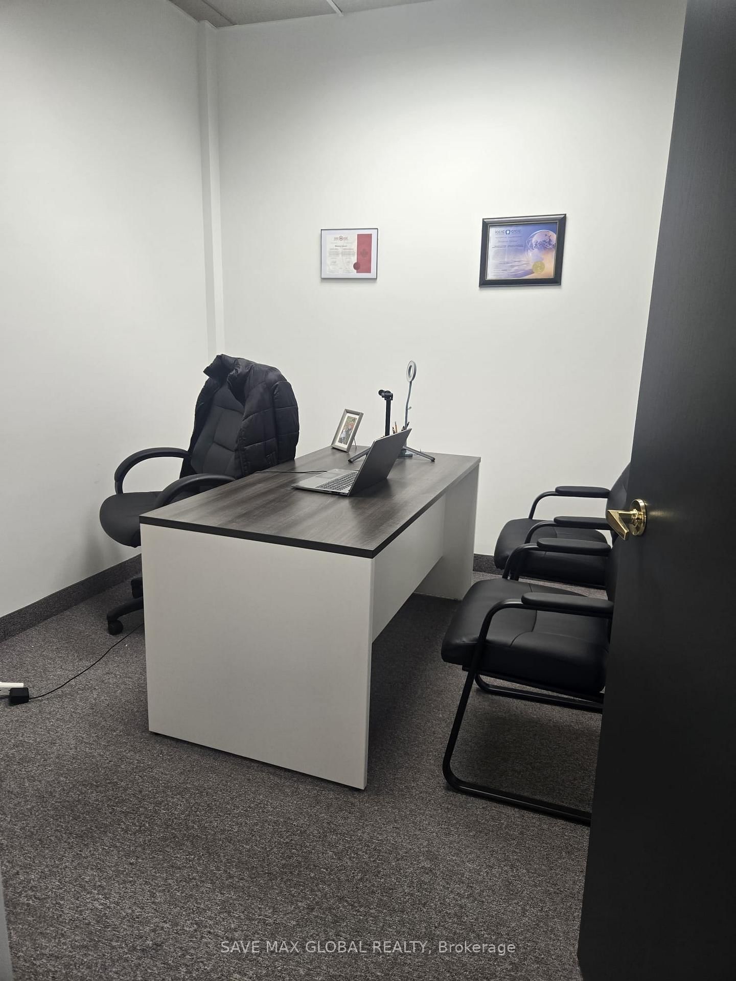 1601 River Road E, Unit 302 - Photo 3