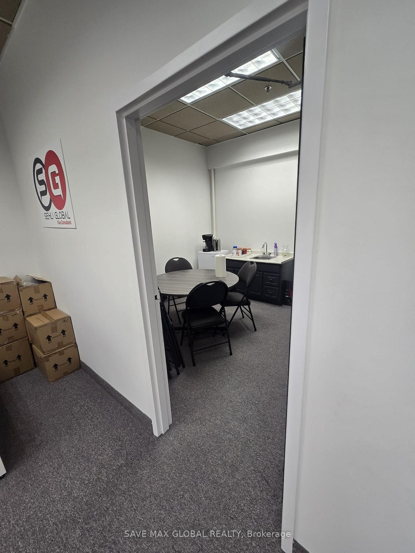 1601 River Road E, Unit 302 - Photo 4