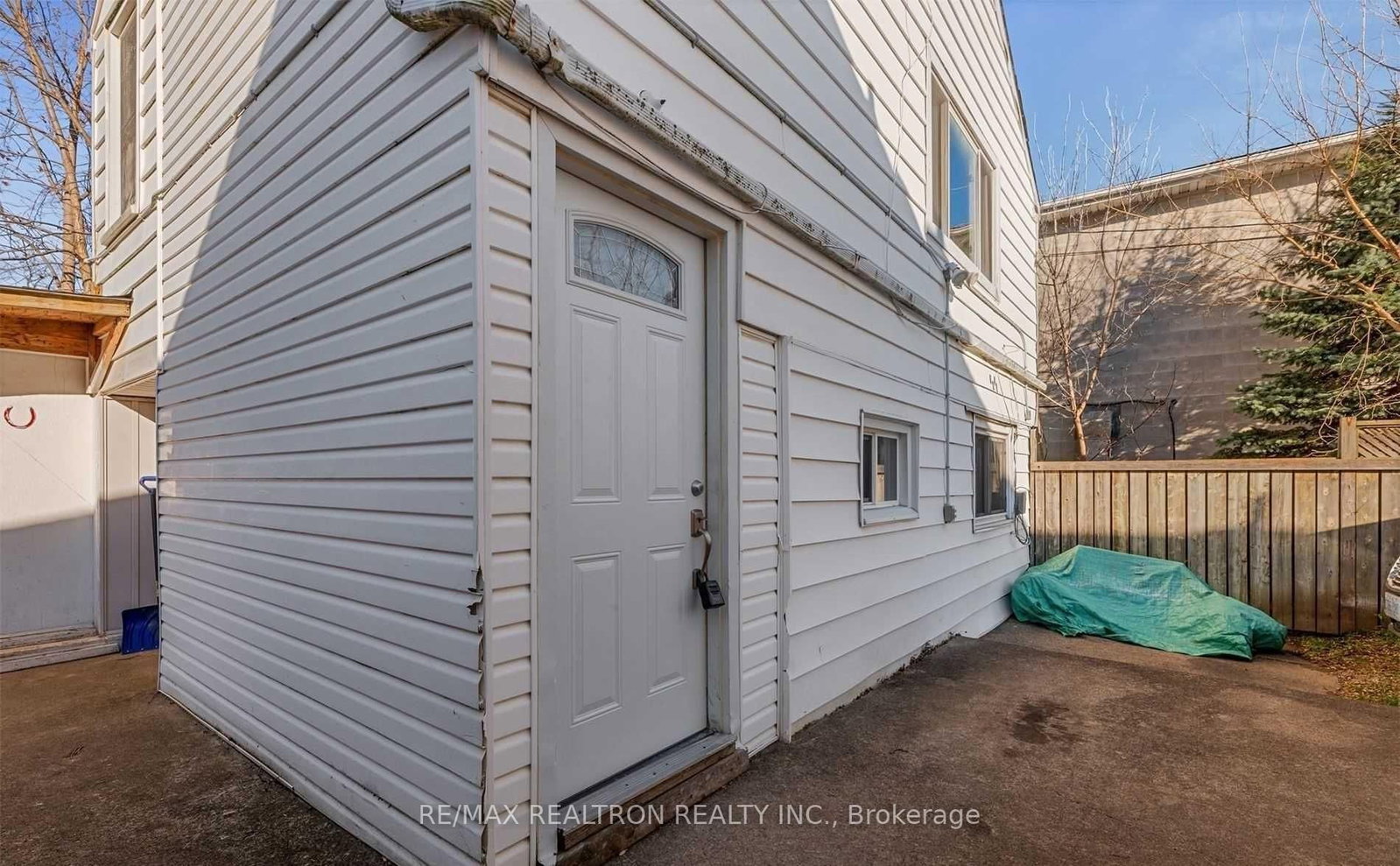Listing Image 8