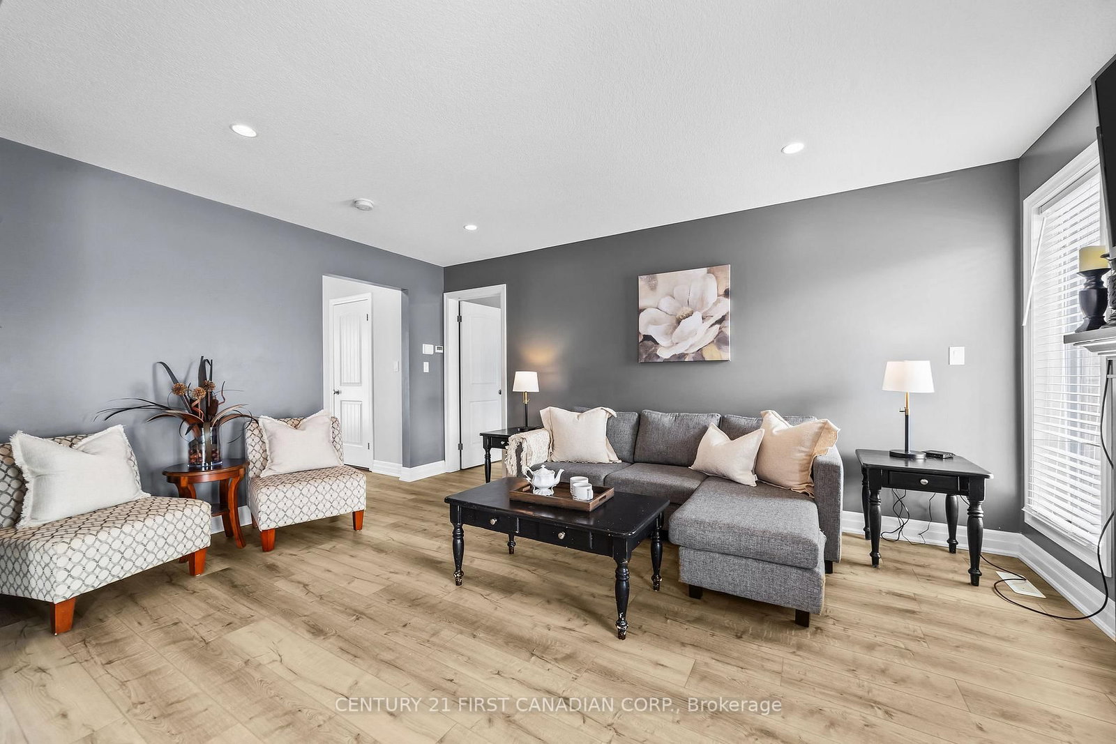 Detached House for sale at 181 Gilmour Drive, Lucan Biddulph, Ontario, N0M 2J0 - Lucan - MLS: X12802572