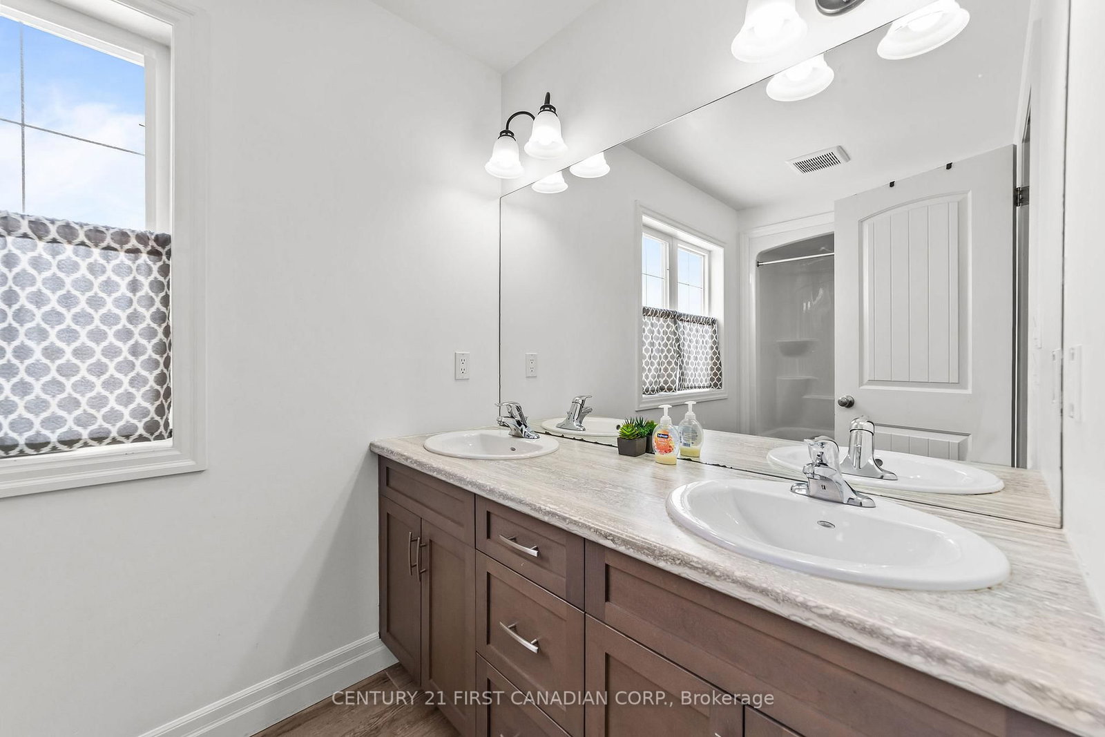 Detached House for sale at 181 Gilmour Drive, Lucan Biddulph, Ontario, N0M 2J0 - Lucan - MLS: X12802572