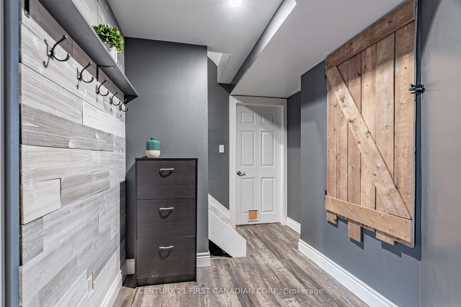 Detached House for sale at 181 Gilmour Drive, Lucan Biddulph, Ontario, N0M 2J0 - Lucan - MLS: X12802572