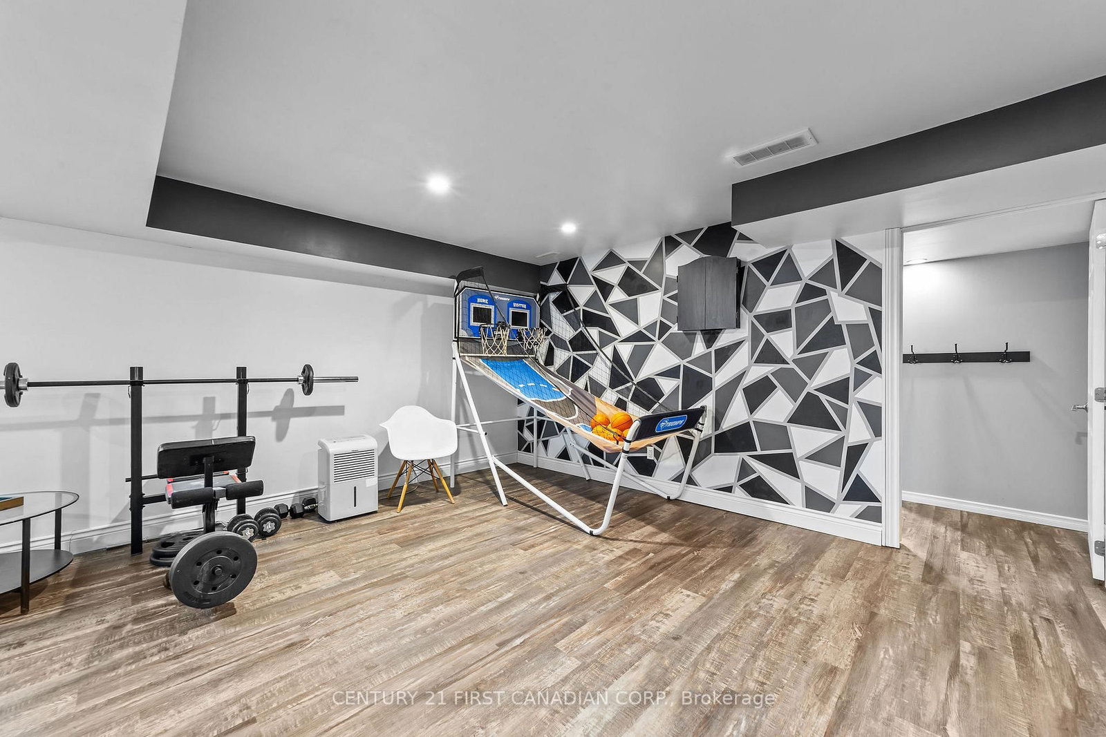 Detached House for sale at 181 Gilmour Drive, Lucan Biddulph, Ontario, N0M 2J0 - Lucan - MLS: X12802572