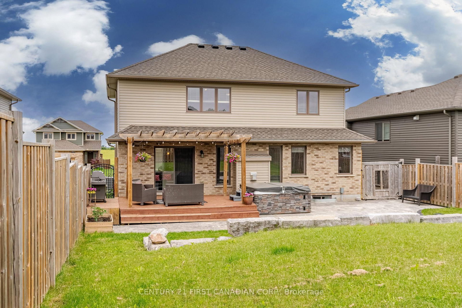 Detached House for sale at 181 Gilmour Drive, Lucan Biddulph, Ontario, N0M 2J0 - Lucan - MLS: X12802572