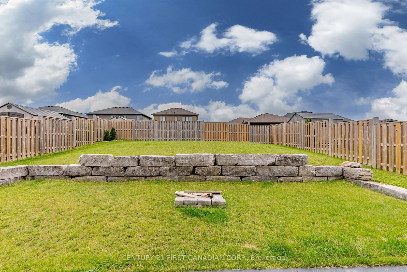 Detached House for sale at 181 Gilmour Drive, Lucan Biddulph, Ontario, N0M 2J0 - Lucan - MLS: X12802572