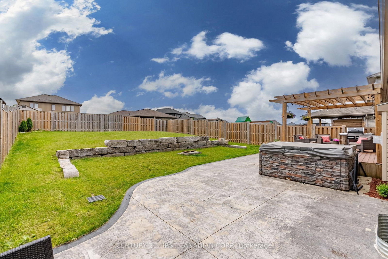 Detached House for sale at 181 Gilmour Drive, Lucan Biddulph, Ontario, N0M 2J0 - Lucan - MLS: X12802572