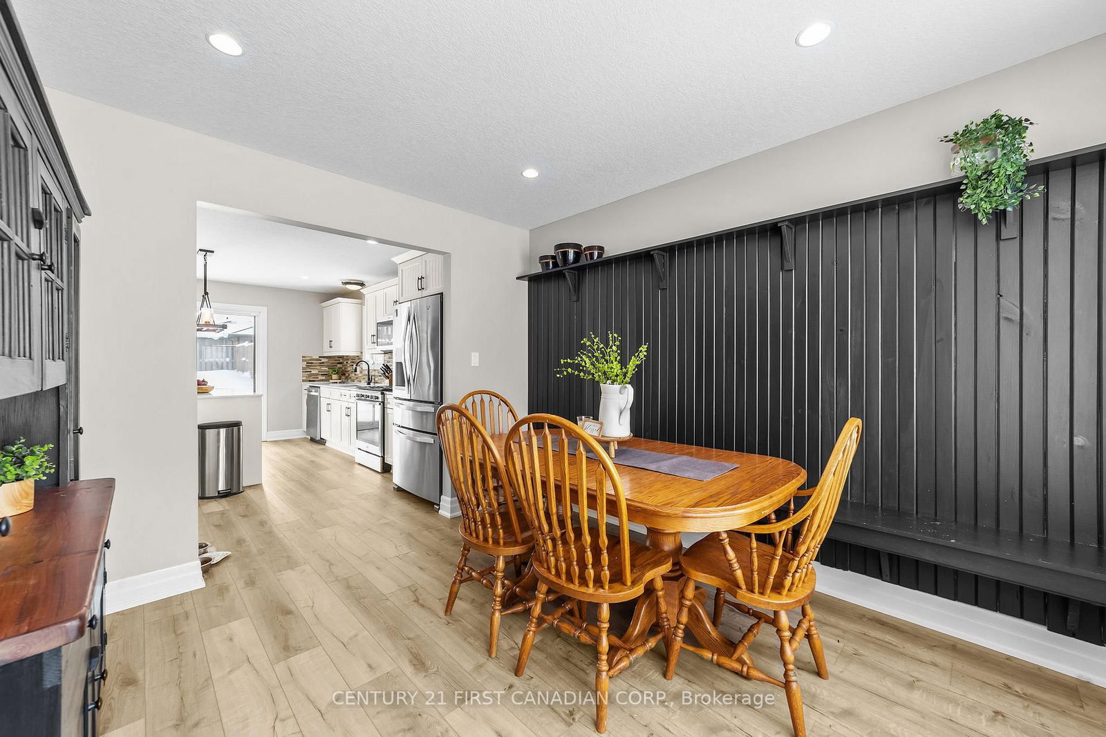 Detached House for sale at 181 Gilmour Drive, Lucan Biddulph, Ontario, N0M 2J0 - Lucan - MLS: X12802572