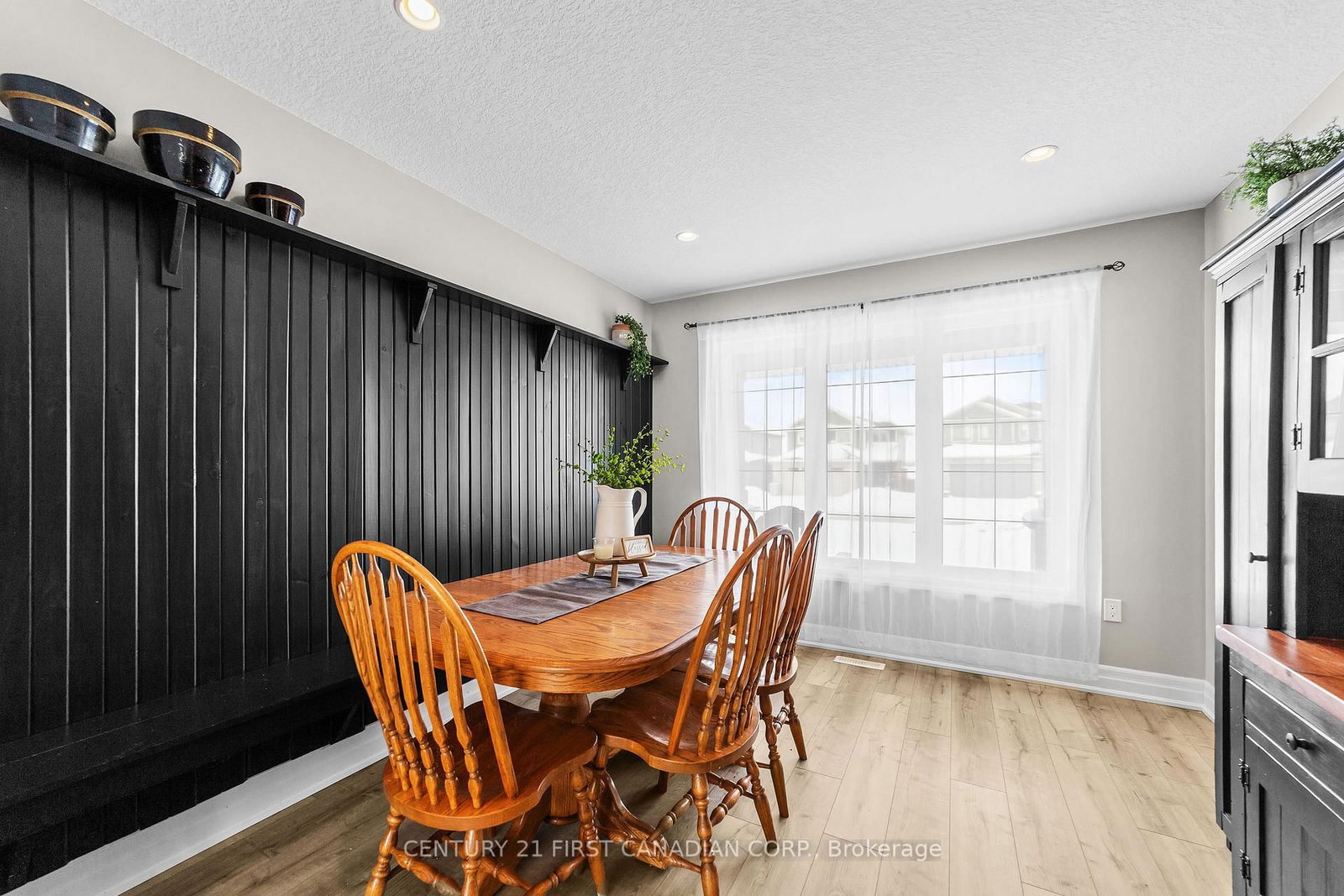 Detached House for sale at 181 Gilmour Drive, Lucan Biddulph, Ontario, N0M 2J0 - Lucan - MLS: X12802572