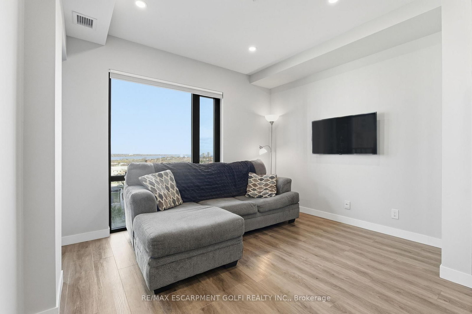 Condo for sale at 609-15 Queen Street, Hamilton, Ontario, L8P 0C6 - Central - MLS: X12802720