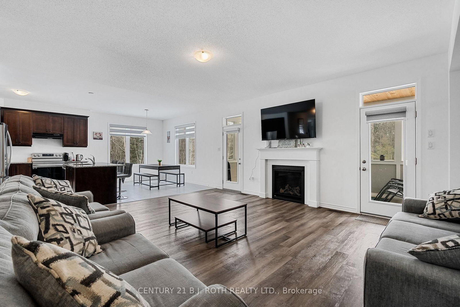 Detached House for sale at 22 Dyer Crescent, Bracebridge, Ontario, P1L 0N4 - Macaulay - MLS: X12802894