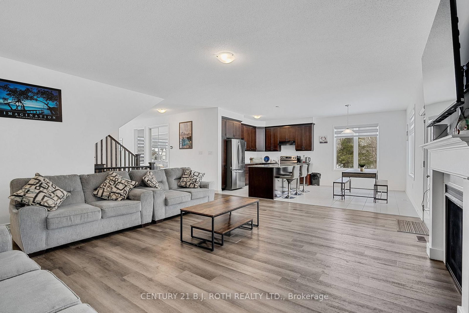 Detached House for sale at 22 Dyer Crescent, Bracebridge, Ontario, P1L 0N4 - Macaulay - MLS: X12802894