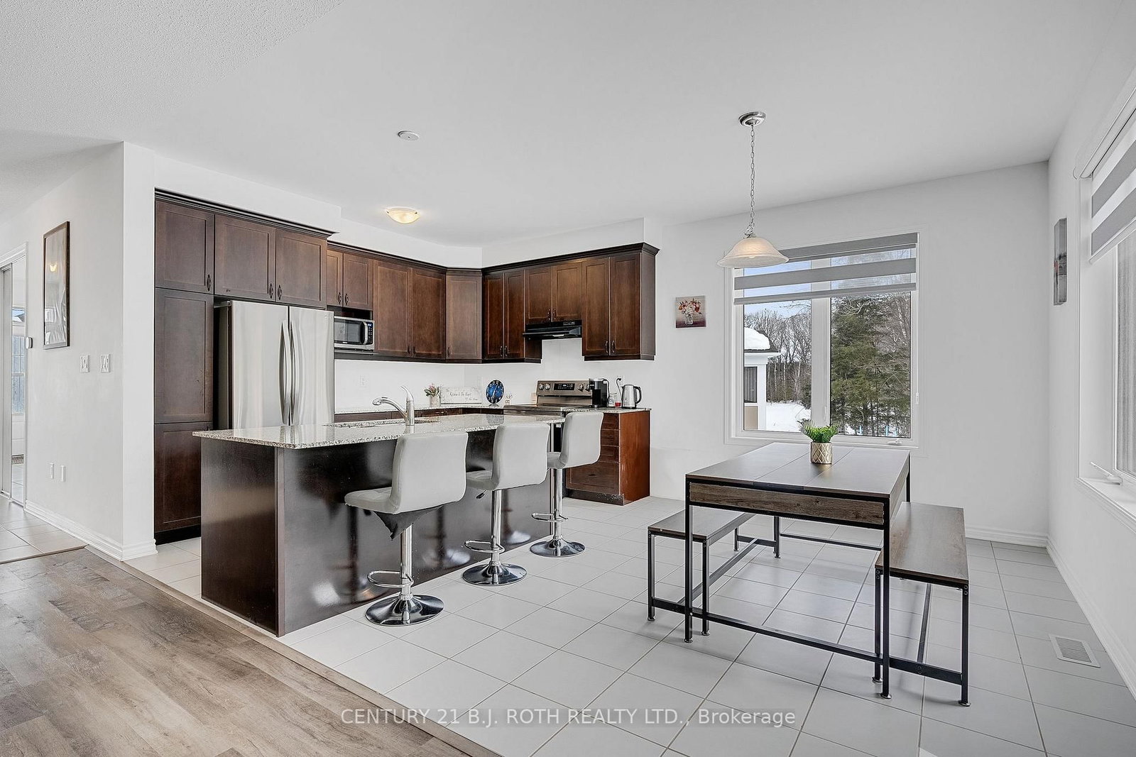 Detached House for sale at 22 Dyer Crescent, Bracebridge, Ontario, P1L 0N4 - Macaulay - MLS: X12802894