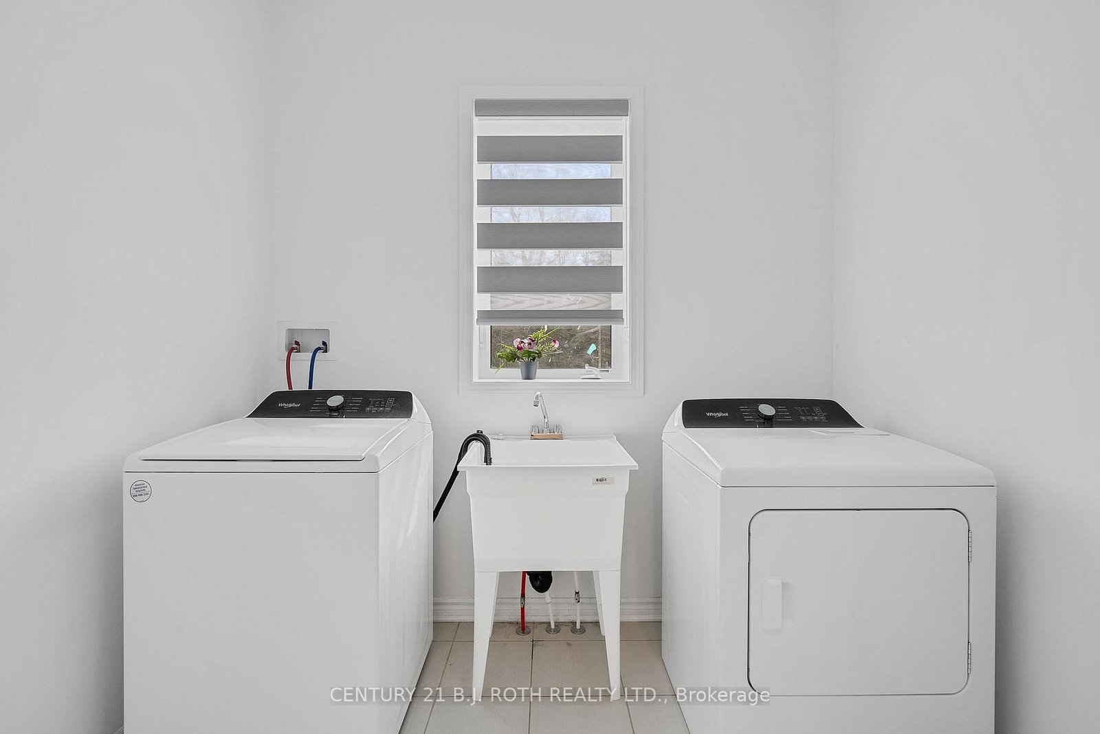 Detached House for sale at 22 Dyer Crescent, Bracebridge, Ontario, P1L 0N4 - Macaulay - MLS: X12802894