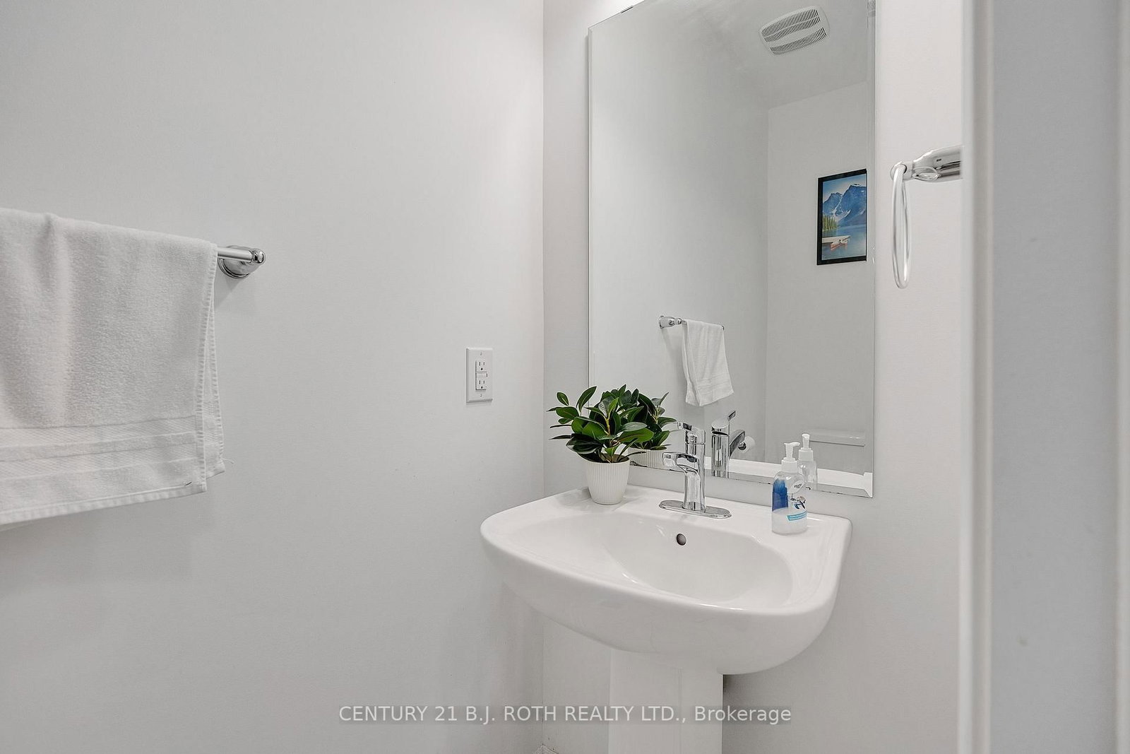 Detached House for sale at 22 Dyer Crescent, Bracebridge, Ontario, P1L 0N4 - Macaulay - MLS: X12802894