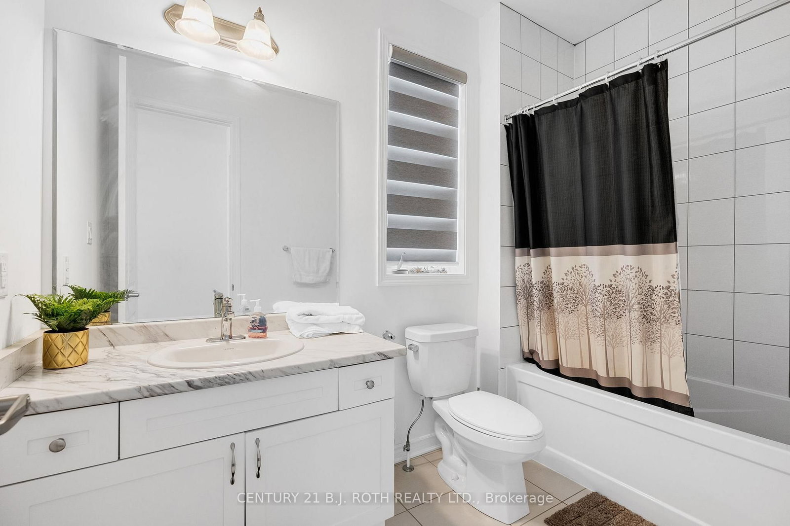 Detached House for sale at 22 Dyer Crescent, Bracebridge, Ontario, P1L 0N4 - Macaulay - MLS: X12802894