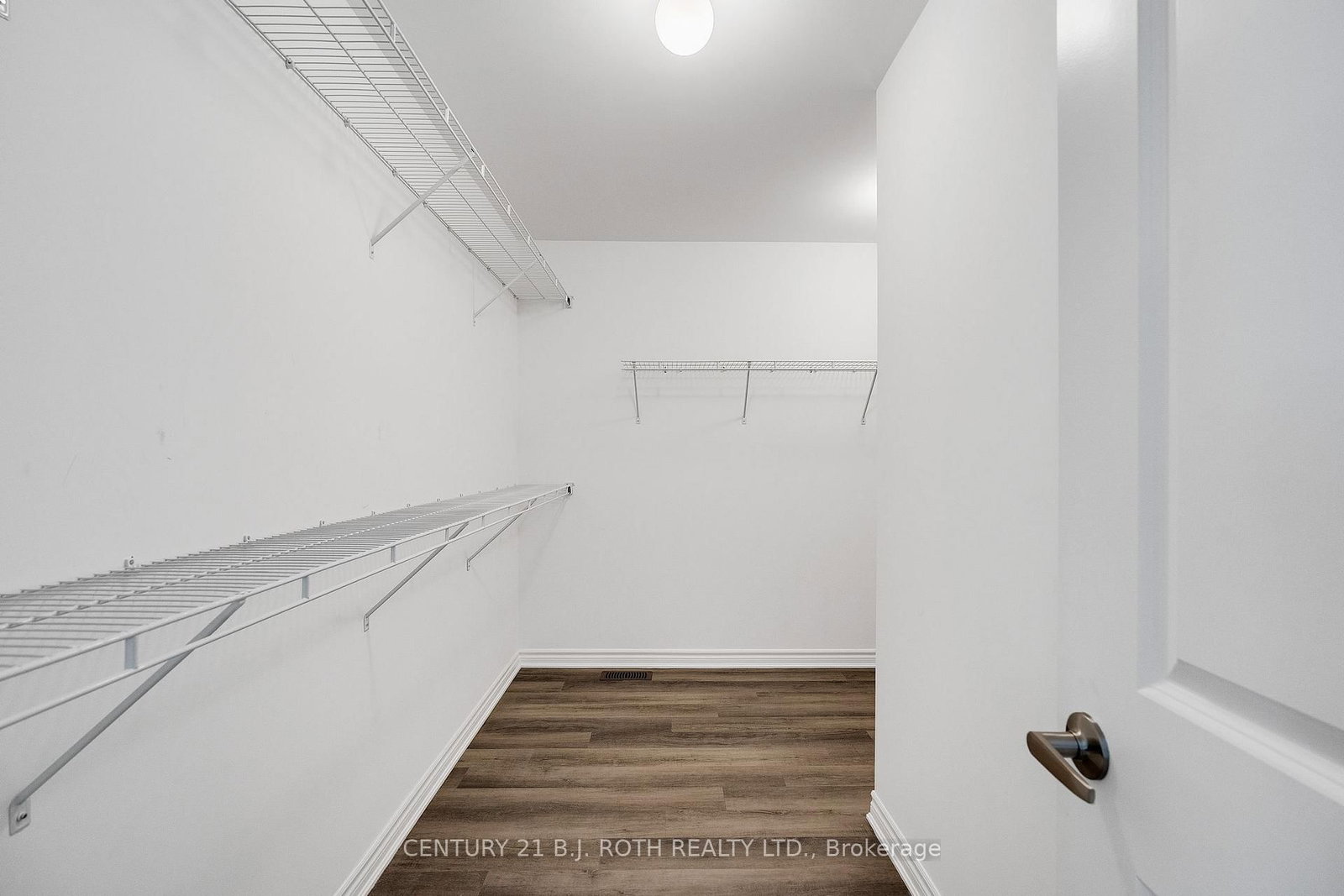 Detached House for sale at 22 Dyer Crescent, Bracebridge, Ontario, P1L 0N4 - Macaulay - MLS: X12802894