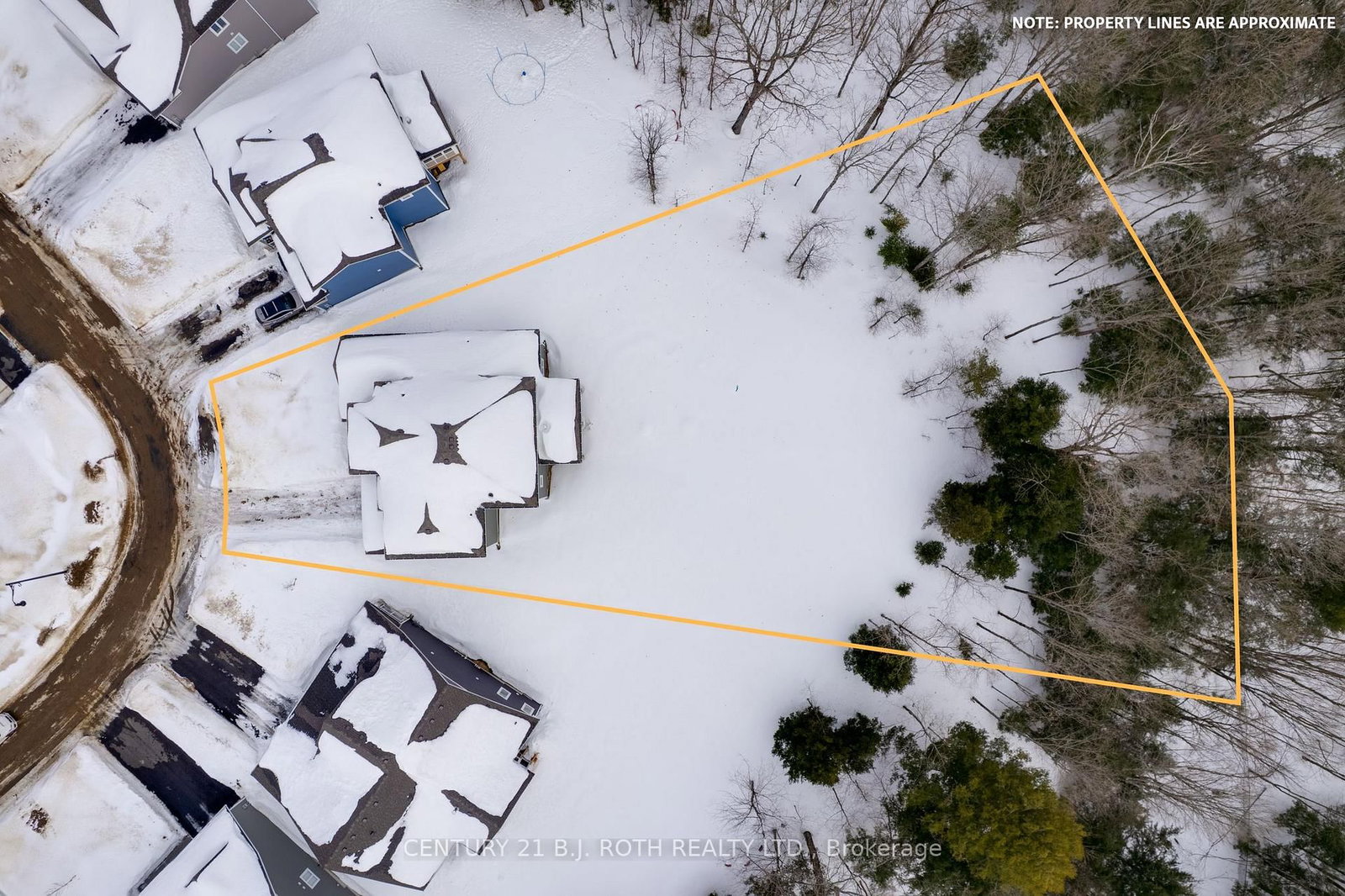 Detached House for sale at 22 Dyer Crescent, Bracebridge, Ontario, P1L 0N4 - Macaulay - MLS: X12802894