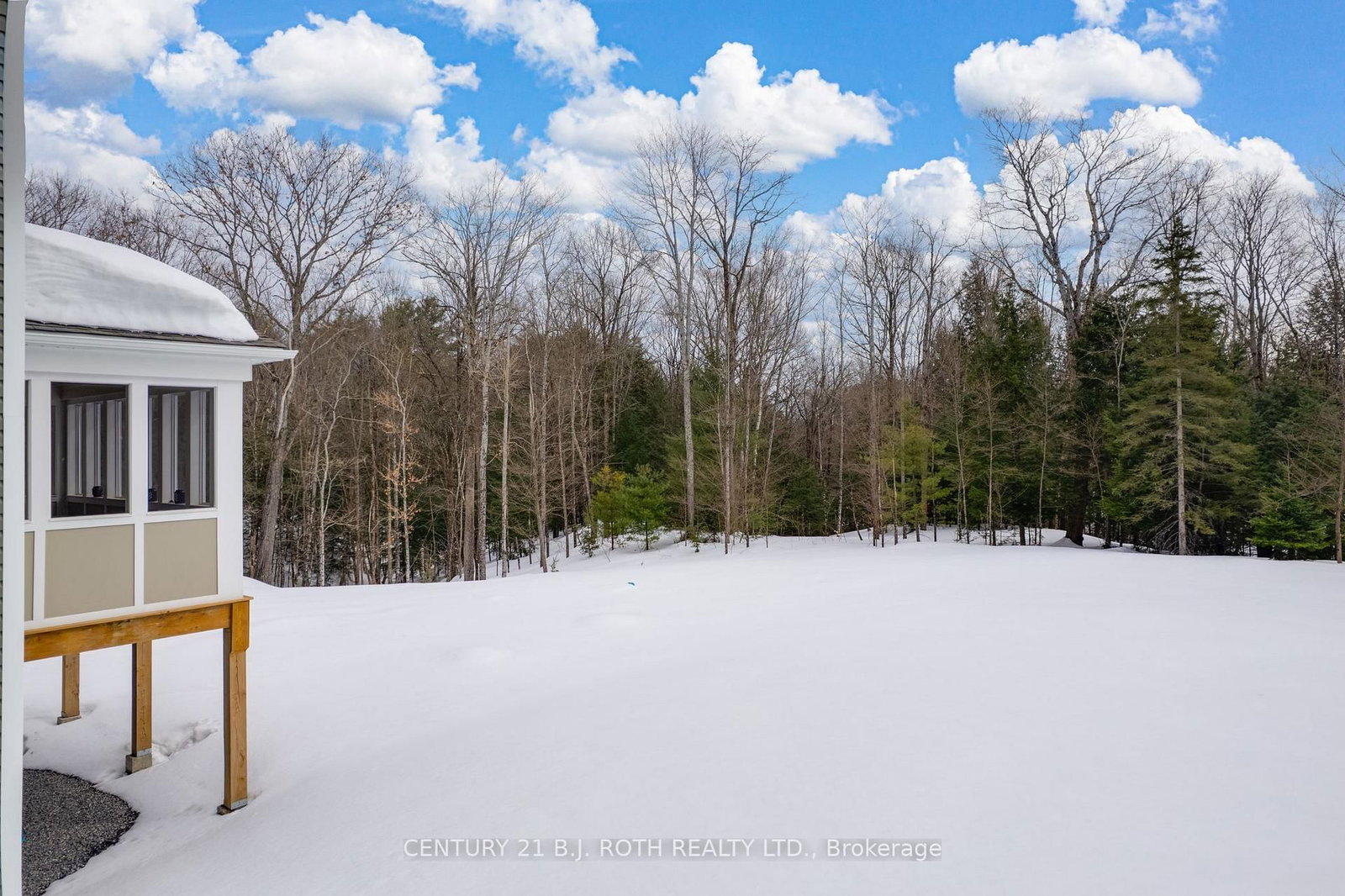 Detached House for sale at 22 Dyer Crescent, Bracebridge, Ontario, P1L 0N4 - Macaulay - MLS: X12802894