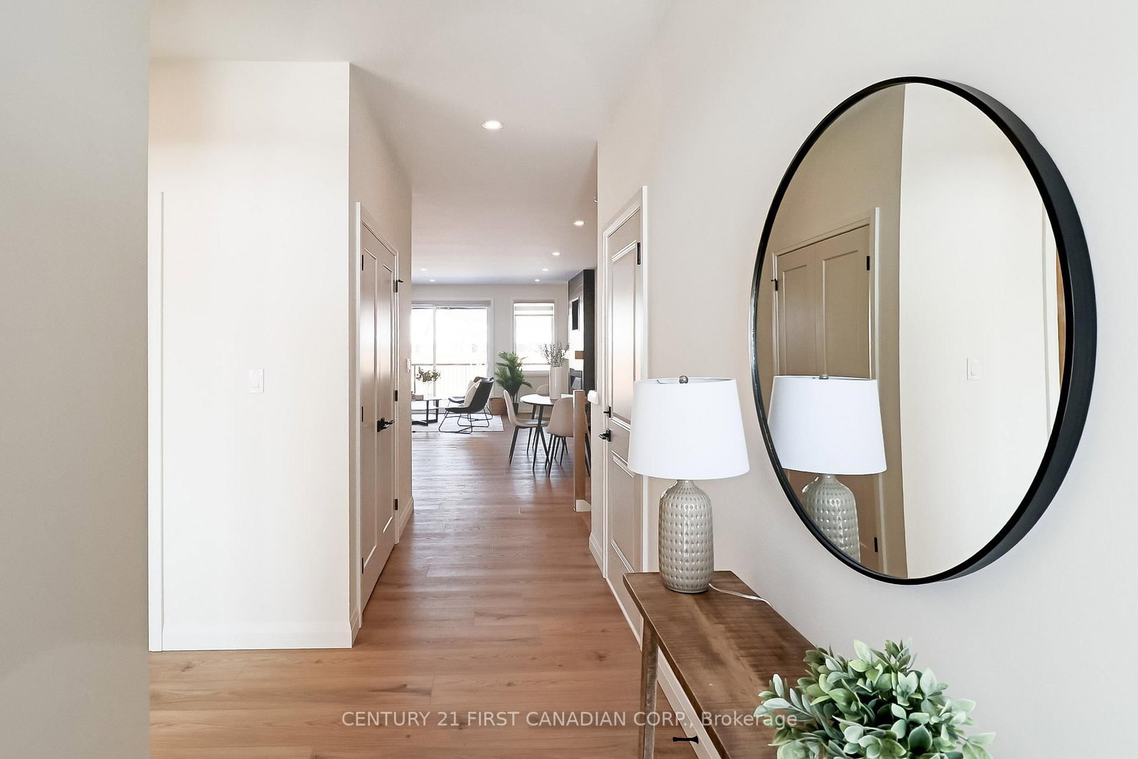 Townhouse for sale at 10-32 Postma Crescent, North Middlesex, Ontario, N0M 1A0 - Ailsa Craig - MLS: X12803400