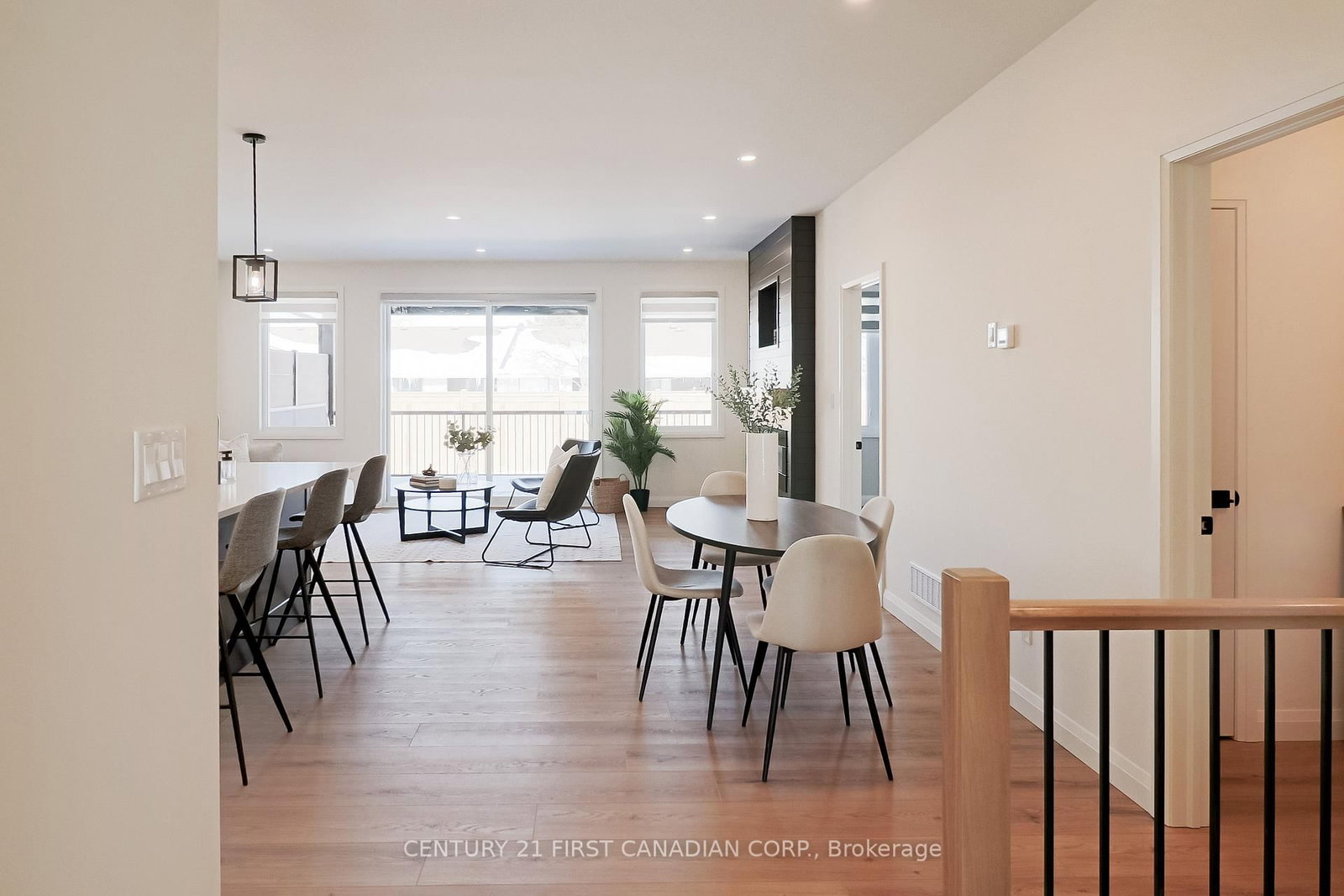 Townhouse for sale at 10-32 Postma Crescent, North Middlesex, Ontario, N0M 1A0 - Ailsa Craig - MLS: X12803400