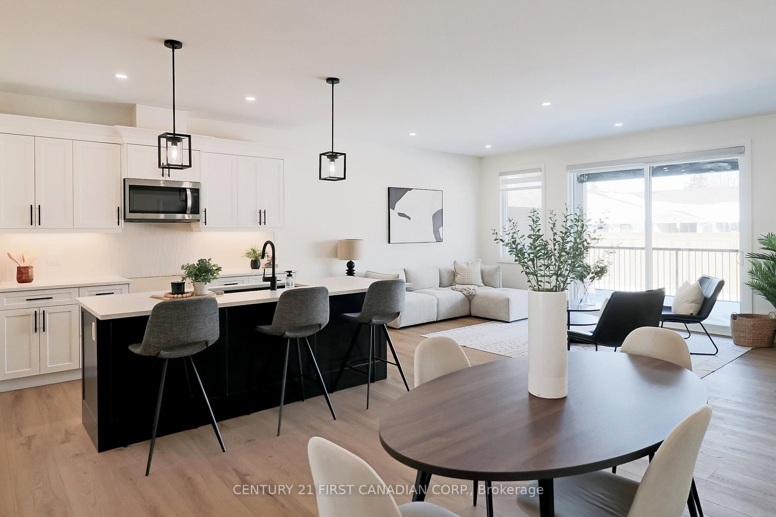 Townhouse for sale at 10-32 Postma Crescent, North Middlesex, Ontario, N0M 1A0 - Ailsa Craig - MLS: X12803400