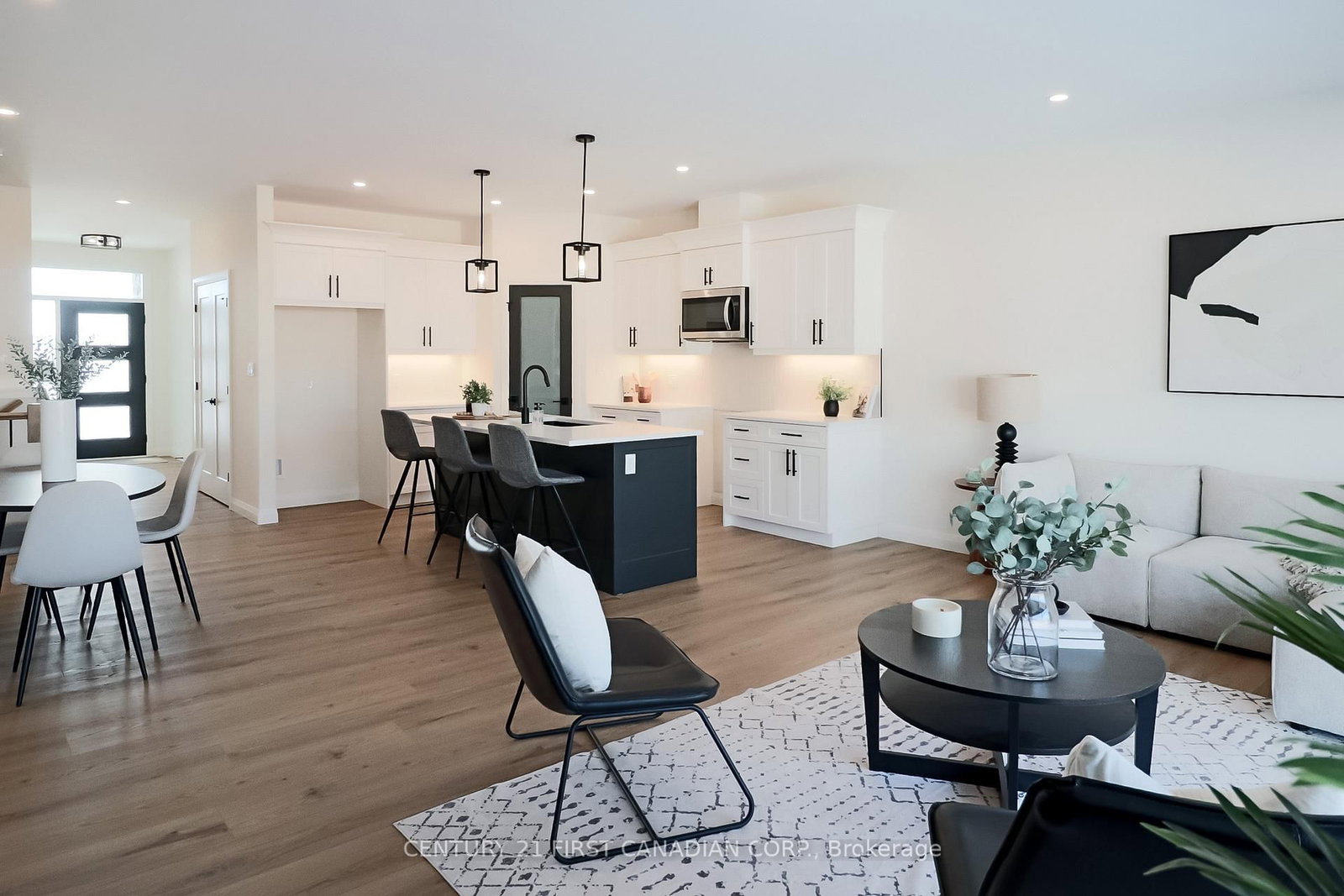 Townhouse for sale at 10-32 Postma Crescent, North Middlesex, Ontario, N0M 1A0 - Ailsa Craig - MLS: X12803400