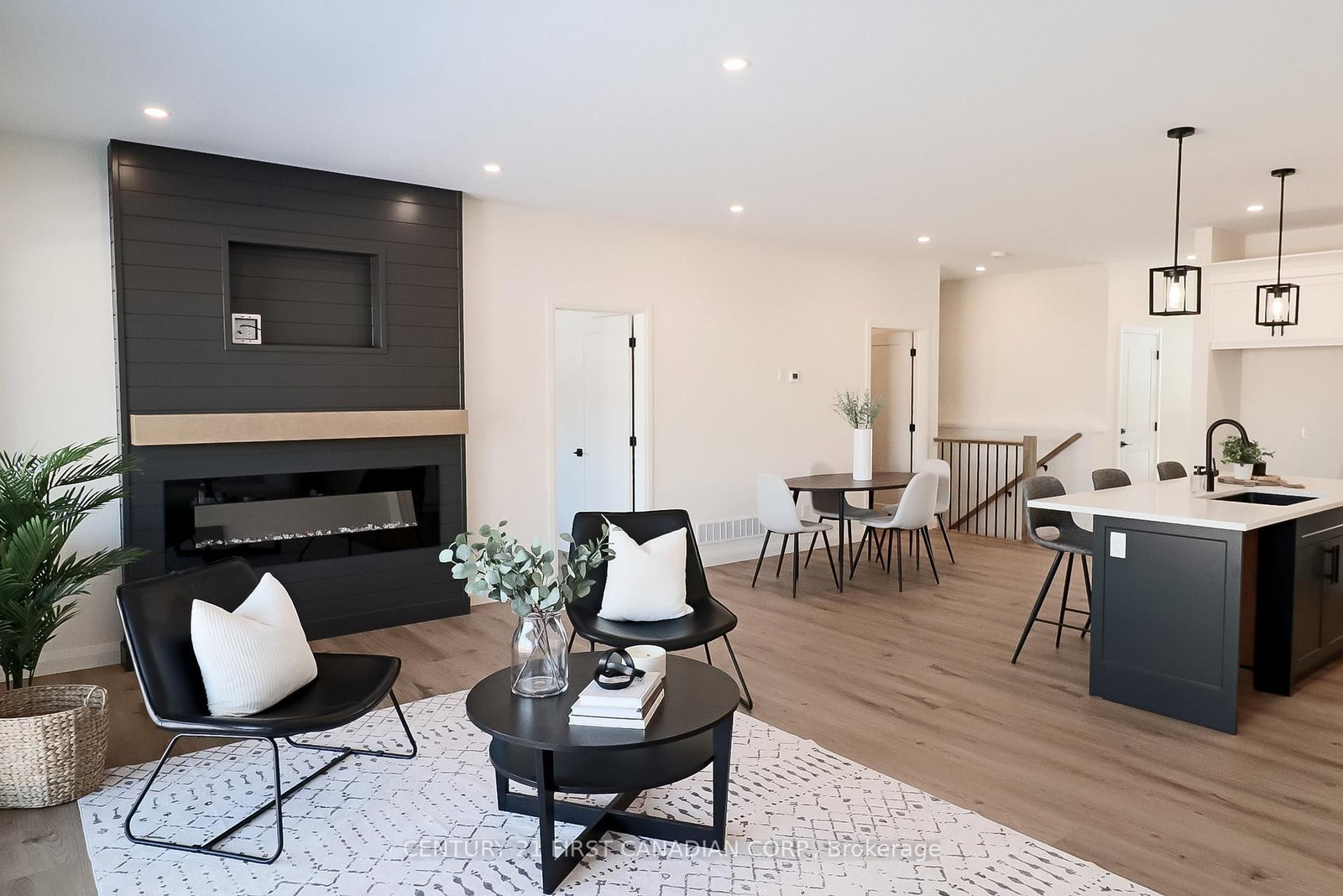 Townhouse for sale at 10-32 Postma Crescent, North Middlesex, Ontario, N0M 1A0 - Ailsa Craig - MLS: X12803400